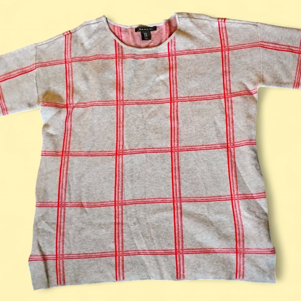 Tahari mid sleeve shirt in Gray and Red